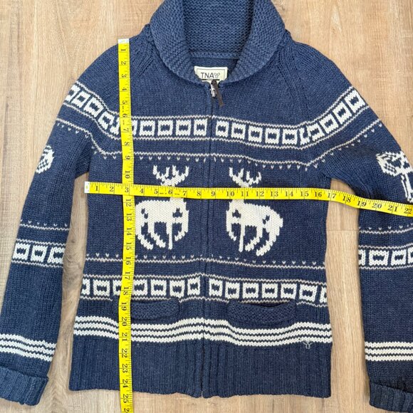 Aritzia TNA Sea to Sky Blue Deer Motif Cowichan Cardigan Sweater Lambswool L - Picture 8 of 10